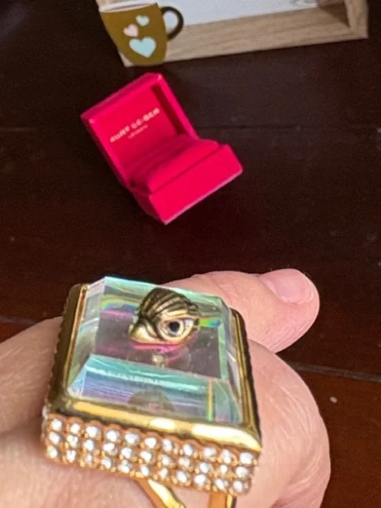 Kurt Geiger all crystal ring in a size 8 very sparkly &shinny crystals all over - Picture 3 of 16